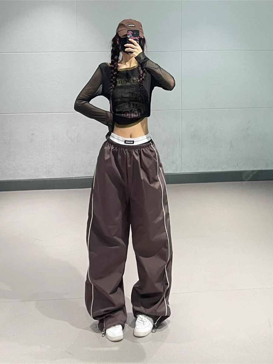 American Vintage Patchwork Mesh Short Top with Casual Brown Quick-Dry Wide-Leg Dance Pants - Y2K Inspired Sportswear Set