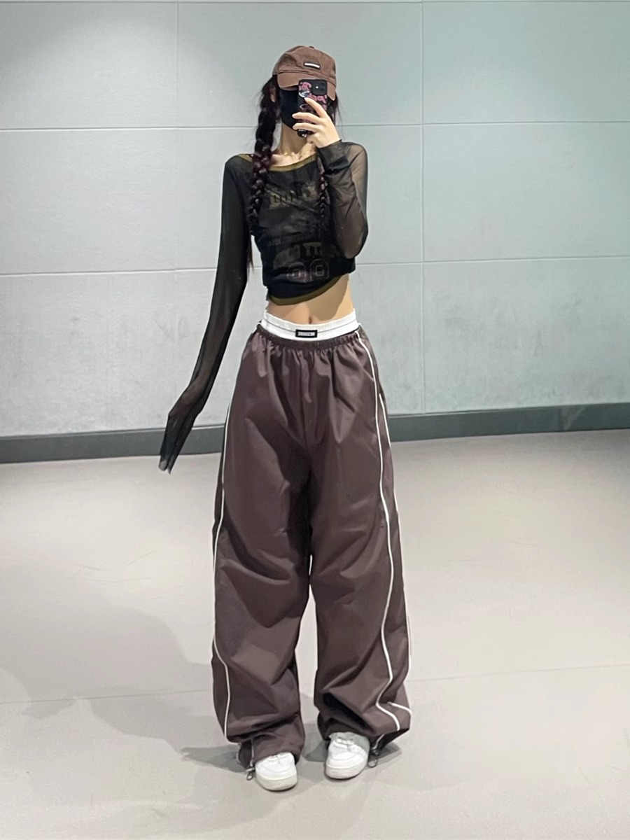 American Vintage Patchwork Mesh Short Top with Casual Brown Quick-Dry Wide-Leg Dance Pants - Y2K Inspired Sportswear Set American Vintage Patchwork Mesh Short Top with Casual Brown Quick-Dry Wide-Leg Dance Pants - Y2K Inspired Sportswear Set