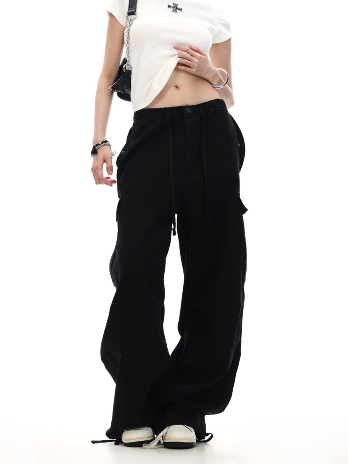American Vintage Straight-Leg Cargo Pants for Men and Women, High Street Casual with Drawstring Design, Stylish Unisex Fashion American Vintage Straight-Leg Cargo Pants for Men and Women, High Street Casual with Drawstring Design, Stylish Unisex Fashion