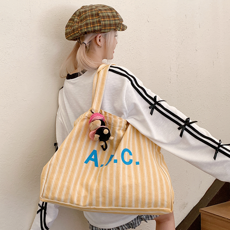 Artistic Large-Capacity Canvas Tote Bag for Women - Trendy Shoulder Bag for Class and Commuting, Spring/Summer 2025 Fashion Artistic Large-Capacity Canvas Tote Bag for Women - Trendy Shoulder Bag for Class and Commuting, Spring/Summer 2025 Fashion