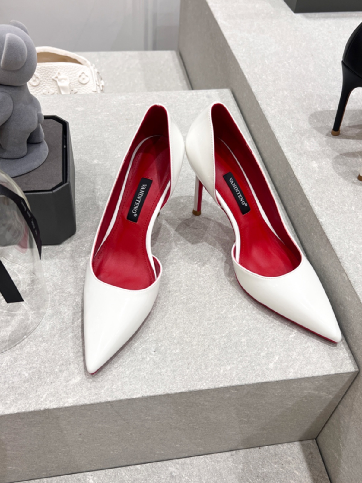 Autumn White Patent Leather Pointed Toe High-Heeled Shoes for Women - Non-Fatigue Side Air Quality Design, Perfect for Stylish Looks Autumn White Patent Leather Pointed Toe High-Heeled Shoes for Women - Non-Fatigue Side Air Quality Design, Perfect for Stylish Looks