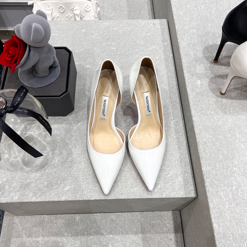 Autumn White Patent Leather Pointed Toe High-Heeled Shoes for Women - Non-Fatigue Side Air Quality Design, Perfect for Stylish Looks Autumn White Patent Leather Pointed Toe High-Heeled Shoes for Women - Non-Fatigue Side Air Quality Design, Perfect for Stylish Looks