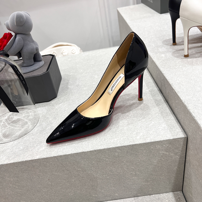 Autumn White Patent Leather Pointed Toe High-Heeled Shoes for Women - Non-Fatigue Side Air Quality Design, Perfect for Stylish Looks Autumn White Patent Leather Pointed Toe High-Heeled Shoes for Women - Non-Fatigue Side Air Quality Design, Perfect for Stylish Looks