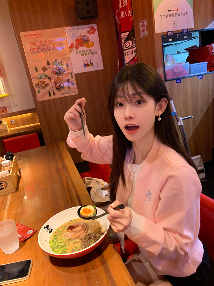 Autumn Women's Loose Knitted Cardigan Sweater with Letter Embroidery, Fake Two-Piece Design, Slimming Short Jacket for Casual Style