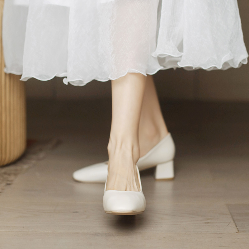 Beige Chunky Heel High-Heeled Shoes for Women, Soft Leather Square Toe, Mid-Heel Professional Work Shoes, Spring 2025 Fashion. Beige Chunky Heel High-Heeled Shoes for Women, Soft Leather Square Toe, Mid-Heel Professional Work Shoes, Spring 2025 Fashion.