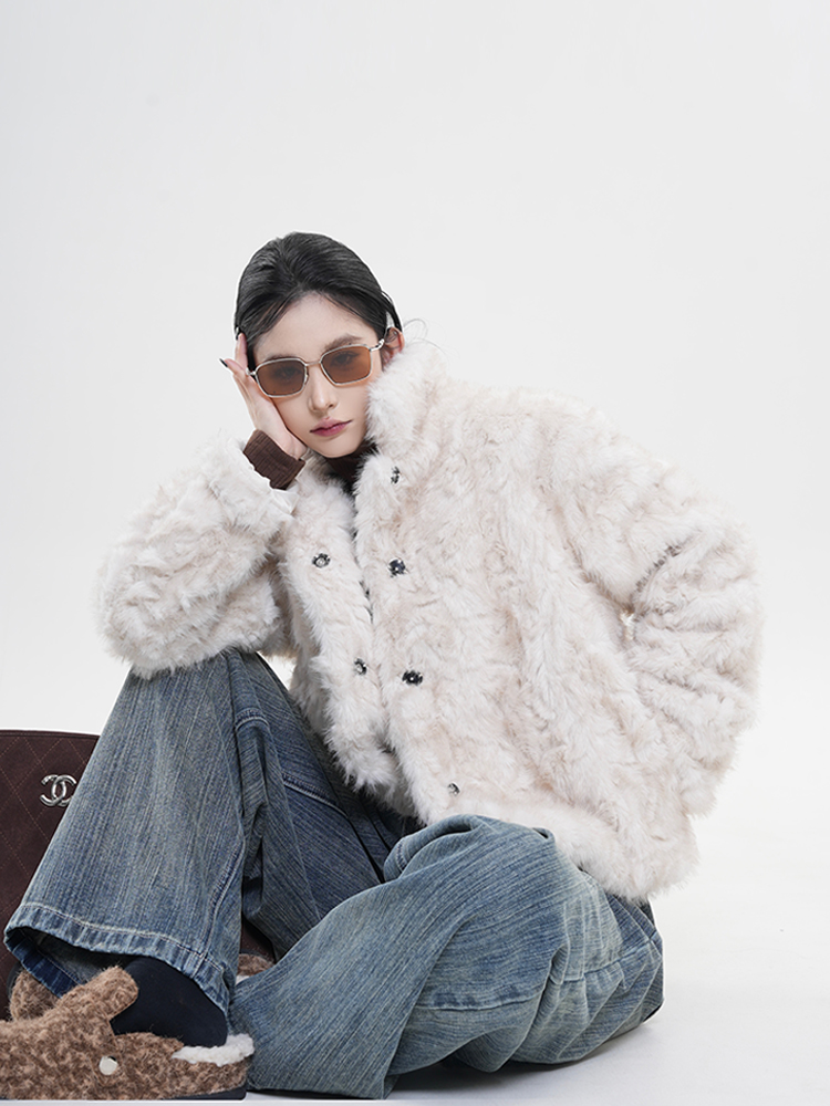 Beige Fur-Lined Long Sleeve Coat for Women - Winter Korean Style High-End Loose Plush Outerwear Beige Fur-Lined Long Sleeve Coat for Women - Winter Korean Style High-End Loose Plush Outerwear