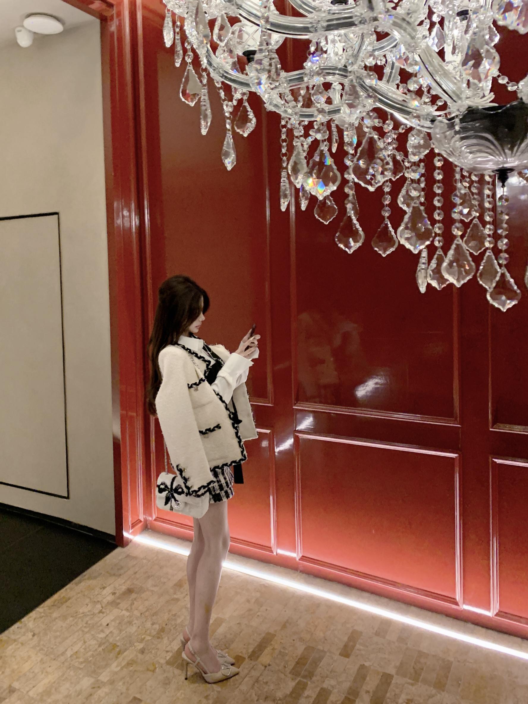 Black and White Coarse Tweed Luxury Coat with Silver Thread - Autumn Winter Chanel Style for Young Women Black and White Coarse Tweed Luxury Coat with Silver Thread - Autumn Winter Chanel Style for Young Women