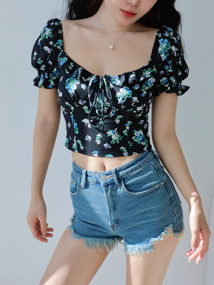 Black Floral Square Neck Short Sleeve T-Shirt - Sexy Slim Fit Top for Fresh Girl Style, Perfect for Y2K and 90s Fashion Trends Black Floral Square Neck Short Sleeve T-Shirt - Sexy Slim Fit Top for Fresh Girl Style, Perfect for Y2K and 90s Fashion Trends