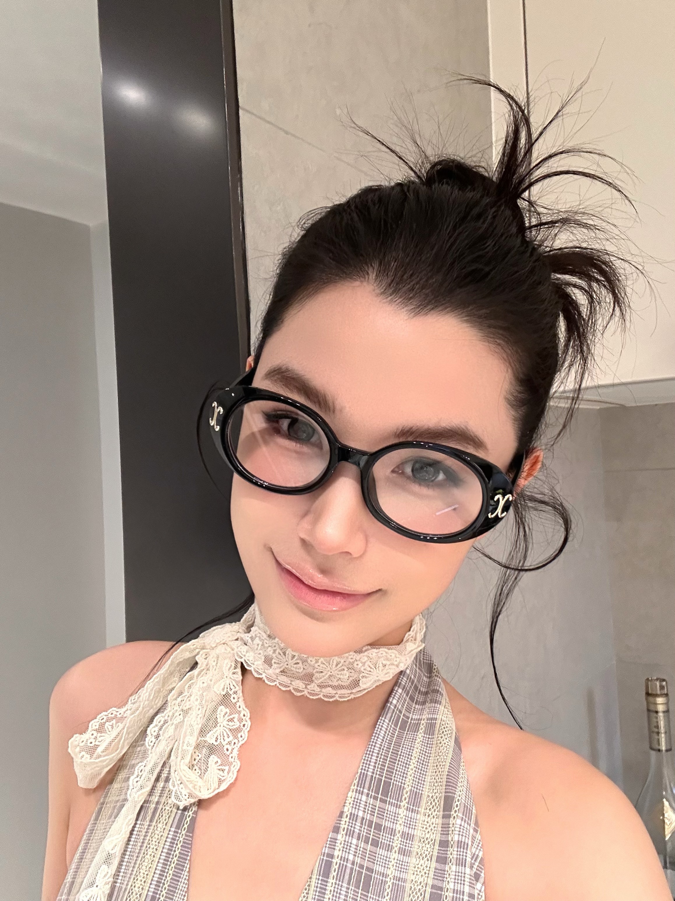 Black Frame Thick Border Oval Glasses for Round Faces, Anti-Blue Light, Slimming Design, European American Style, Myopia Friendly Black Frame Thick Border Oval Glasses for Round Faces, Anti-Blue Light, Slimming Design, European American Style, Myopia Friendly