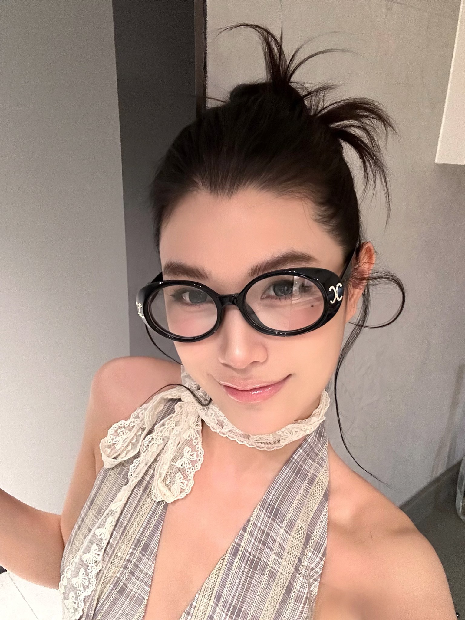 Black Frame Thick Border Oval Glasses for Round Faces, Anti-Blue Light, Slimming Design, European American Style, Myopia Friendly Black Frame Thick Border Oval Glasses for Round Faces, Anti-Blue Light, Slimming Design, European American Style, Myopia Friendly