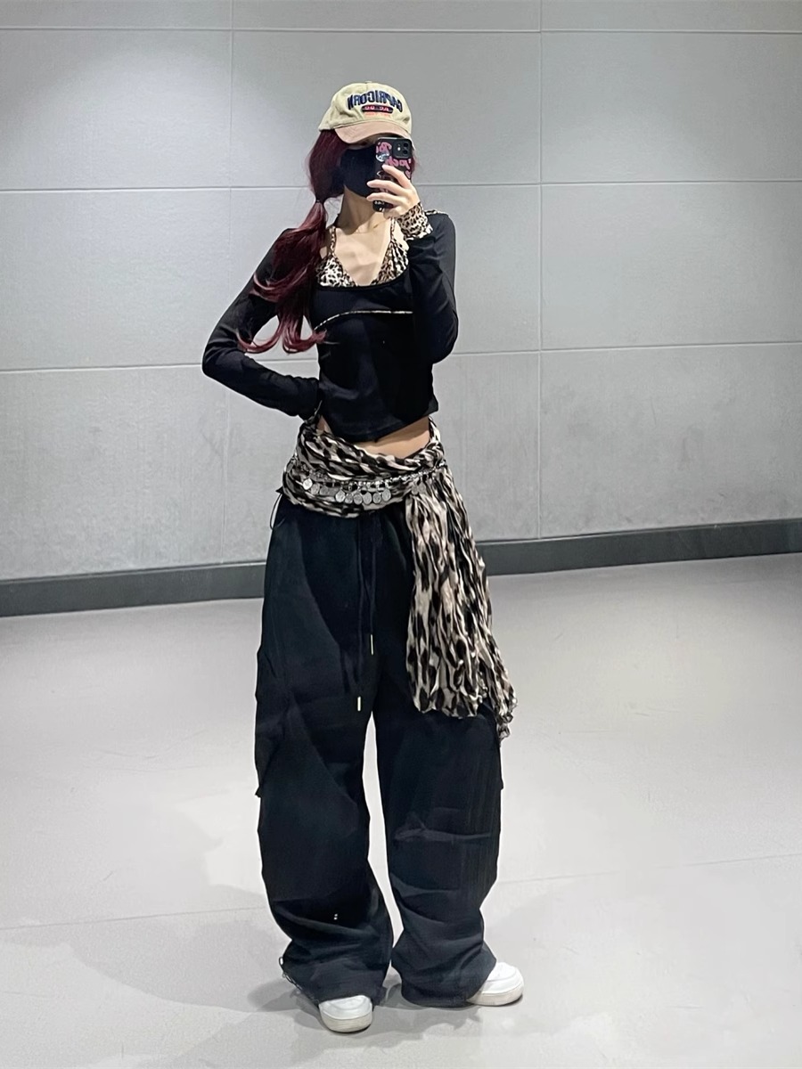Black Leopard Print Spliced Long Sleeve Short Top and Thin Work Pants Jazz Dance Outfit for Women, Y2K Style Black Leopard Print Spliced Long Sleeve Short Top and Thin Work Pants Jazz Dance Outfit for Women, Y2K Style