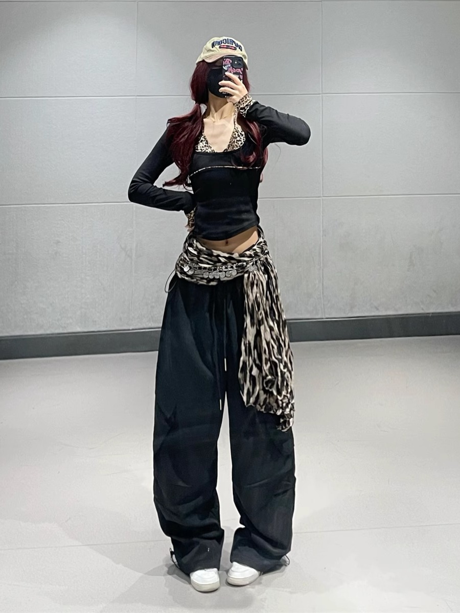 Black Leopard Print Spliced Long Sleeve Short Top and Thin Work Pants Jazz Dance Outfit for Women, Y2K Style Black Leopard Print Spliced Long Sleeve Short Top and Thin Work Pants Jazz Dance Outfit for Women, Y2K Style
