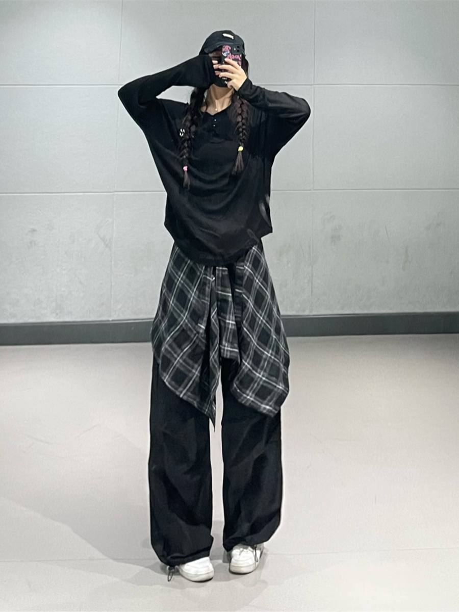 Black Loose Long-Sleeve T-Shirt for Women - Embroidered Draped Jazz Dance Top in Thin Lazy Style - Trendy 90s Inspired Fashion