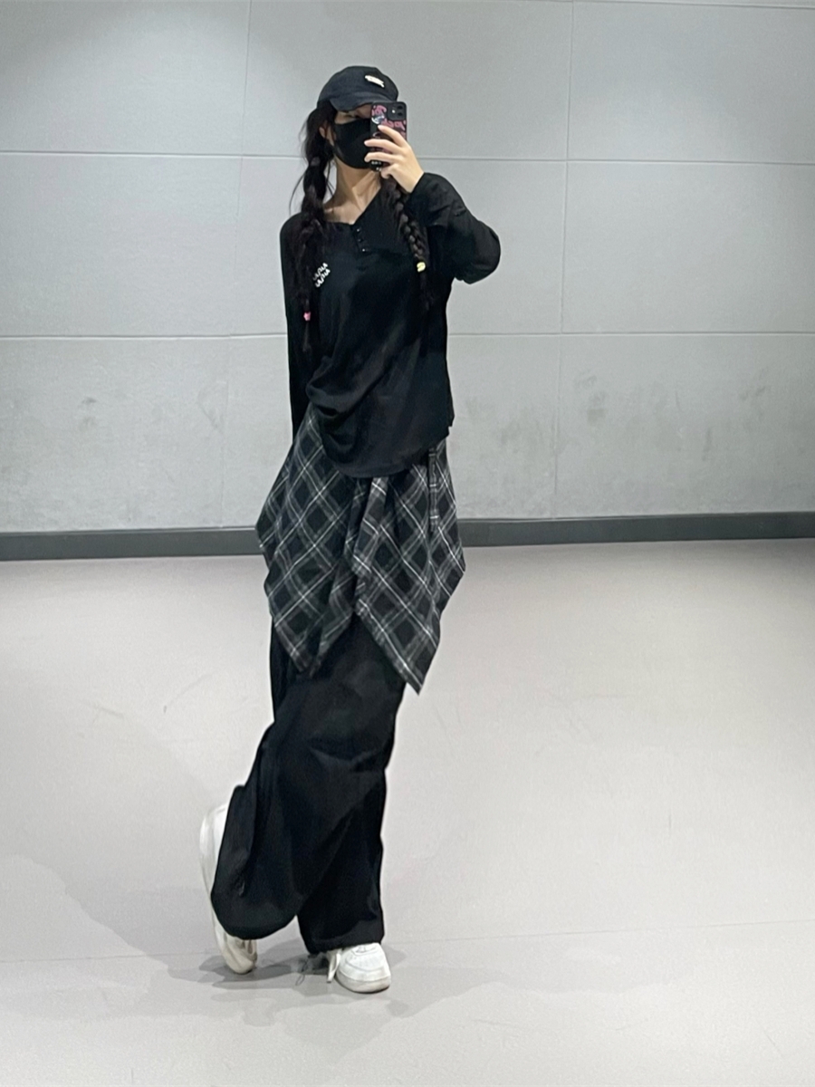 Black Loose Long-Sleeve T-Shirt for Women - Embroidered Draped Jazz Dance Top in Thin Lazy Style - Trendy 90s Inspired Fashion Black Loose Long-Sleeve T-Shirt for Women - Embroidered Draped Jazz Dance Top in Thin Lazy Style - Trendy 90s Inspired Fashion