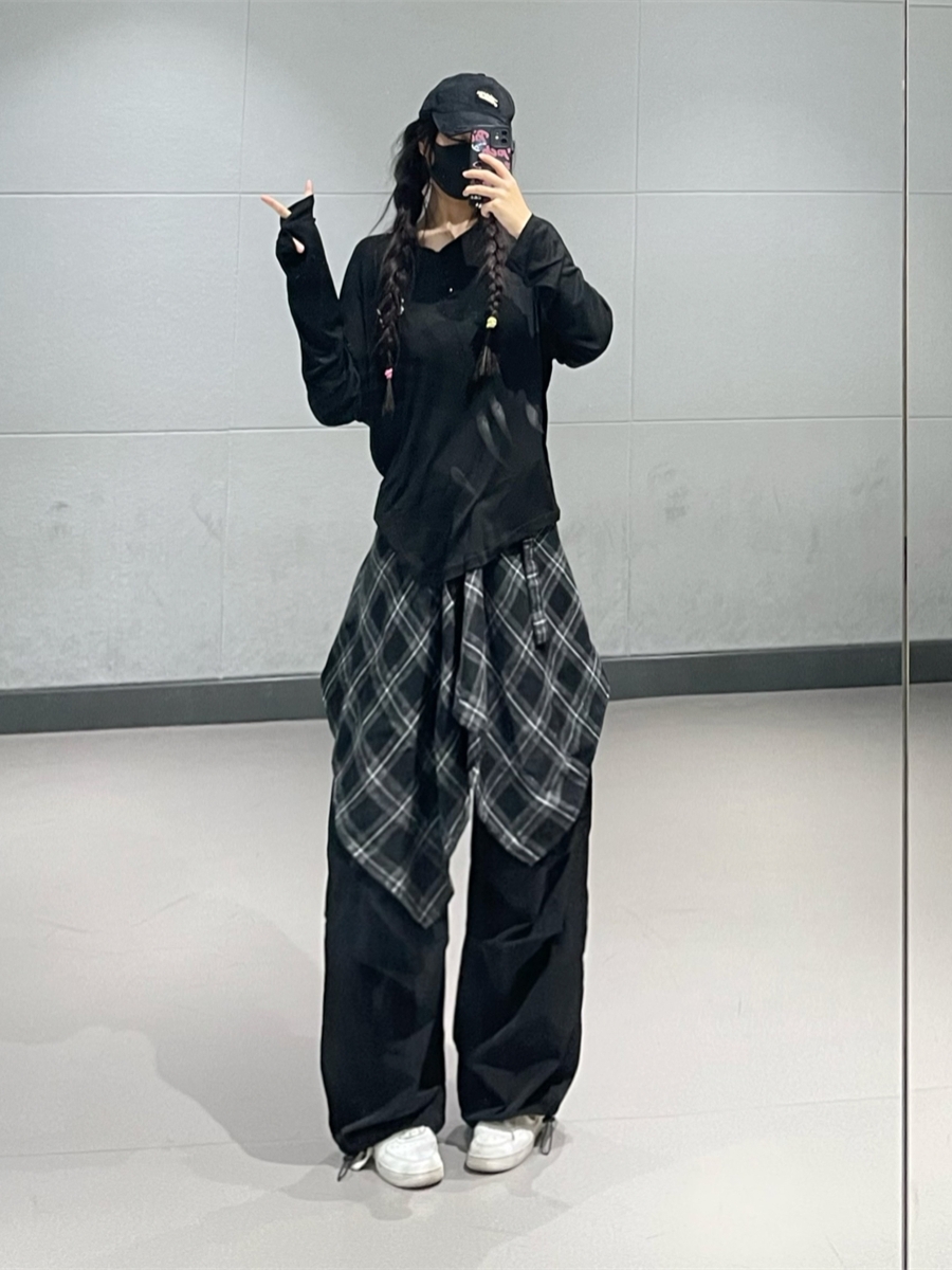 Black Loose Long-Sleeve T-Shirt for Women - Embroidered Draped Jazz Dance Top in Thin Lazy Style - Trendy 90s Inspired Fashion Black Loose Long-Sleeve T-Shirt for Women - Embroidered Draped Jazz Dance Top in Thin Lazy Style - Trendy 90s Inspired Fashion