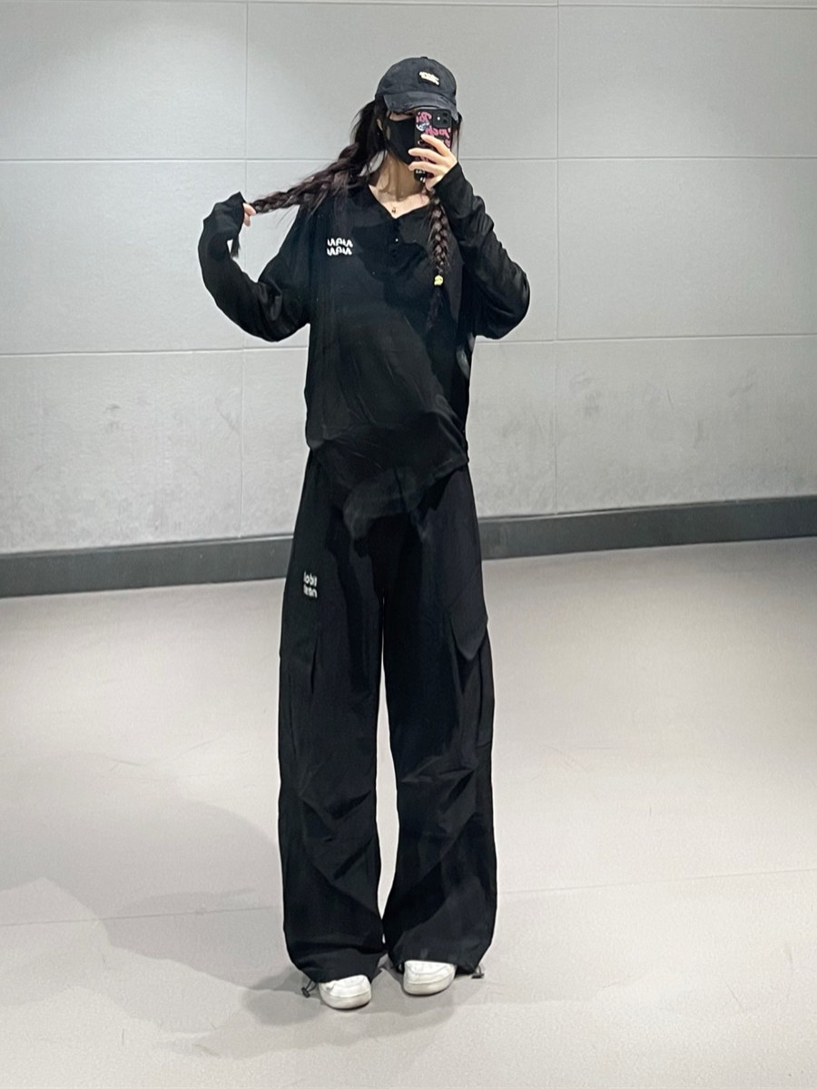 Black Loose Long-Sleeve T-Shirt for Women - Embroidered Draped Jazz Dance Top in Thin Lazy Style - Trendy 90s Inspired Fashion Black Loose Long-Sleeve T-Shirt for Women - Embroidered Draped Jazz Dance Top in Thin Lazy Style - Trendy 90s Inspired Fashion