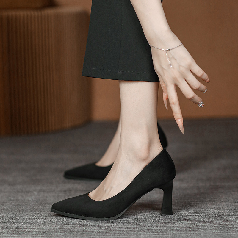 Black Low-Heeled Leather Work Shoes for Women - Comfortable Soft-Soled Formal Commuting Footwear Ideal for Interviews Black Low-Heeled Leather Work Shoes for Women - Comfortable Soft-Soled Formal Commuting Footwear Ideal for Interviews