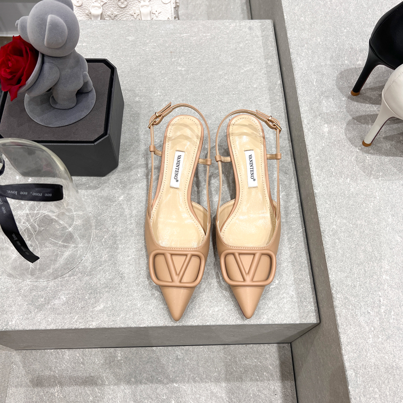 Black Open-Toe High Heel Sandals with One-Strap Design for Mature Women - Stylish and Comfortable Footwear Black Open-Toe High Heel Sandals with One-Strap Design for Mature Women - Stylish and Comfortable Footwear