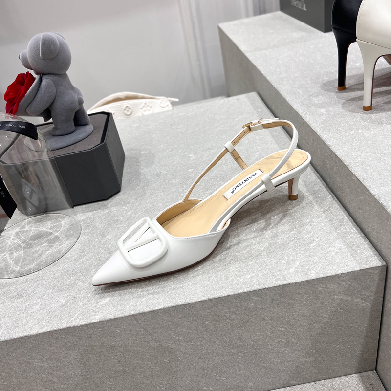 Black Open-Toe High Heel Sandals with One-Strap Design for Mature Women - Stylish and Comfortable Footwear Black Open-Toe High Heel Sandals with One-Strap Design for Mature Women - Stylish and Comfortable Footwear