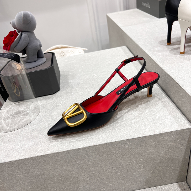 Black Open-Toe High Heel Sandals with One-Strap Design for Mature Women - Stylish and Comfortable Footwear Black Open-Toe High Heel Sandals with One-Strap Design for Mature Women - Stylish and Comfortable Footwear