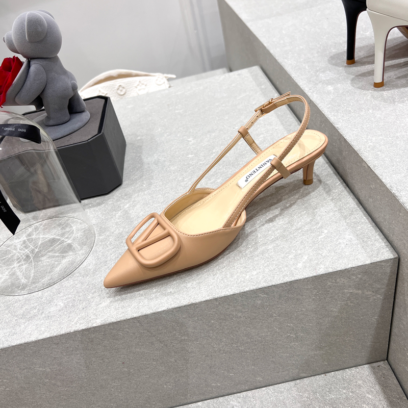 Black Open-Toe High Heel Sandals with One-Strap Design for Mature Women - Stylish and Comfortable Footwear Black Open-Toe High Heel Sandals with One-Strap Design for Mature Women - Stylish and Comfortable Footwear