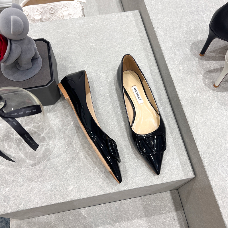 Black Patent Leather V-Buckle Pointed-Toe Flat Shoes for Women - Sexy Spring Autumn Style Black Patent Leather V-Buckle Pointed-Toe Flat Shoes for Women - Sexy Spring Autumn Style