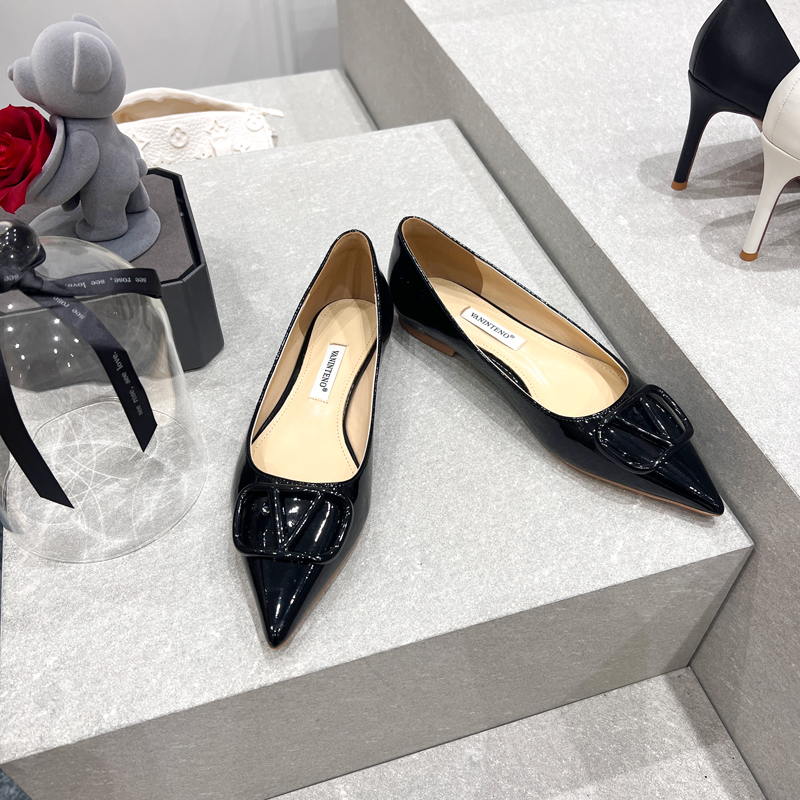 Black Patent Leather V-Buckle Pointed-Toe Flat Shoes for Women - Sexy Spring Autumn Style Black Patent Leather V-Buckle Pointed-Toe Flat Shoes for Women - Sexy Spring Autumn Style