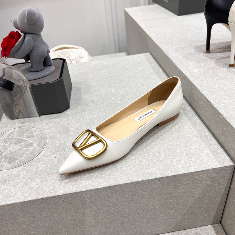 Black Patent Leather V-Buckle Pointed-Toe Flat Shoes for Women - Sexy Spring Autumn Style Black Patent Leather V-Buckle Pointed-Toe Flat Shoes for Women - Sexy Spring Autumn Style