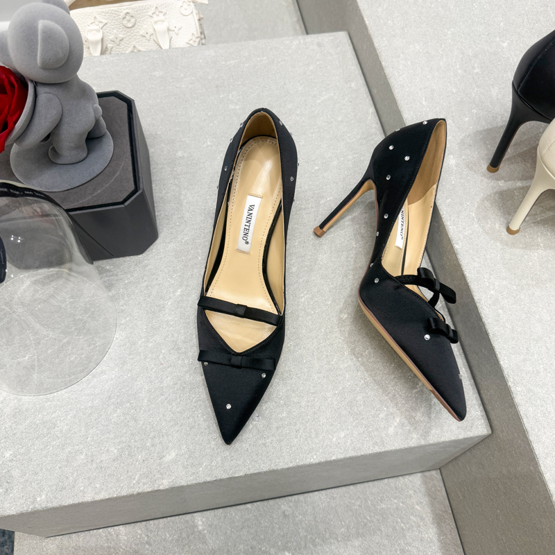 Black Pointed Toe Stiletto Heels with Rhinestone Bow – Elegant Party Shoes for Special Occasions Black Pointed Toe Stiletto Heels with Rhinestone Bow – Elegant Party Shoes for Special Occasions