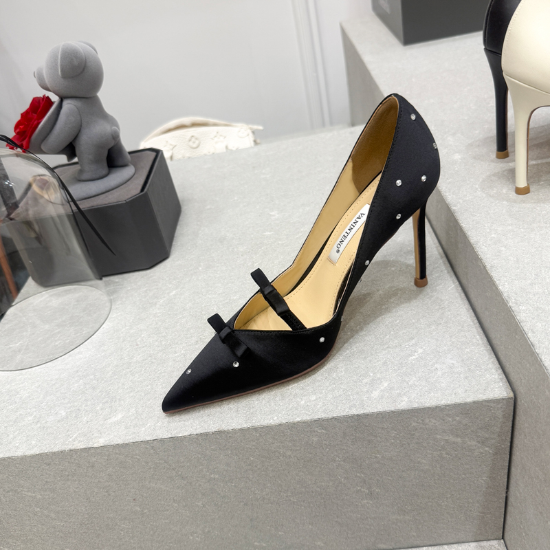 Black Pointed Toe Stiletto Heels with Rhinestone Bow â€“ Elegant Party Shoes for Special Occasions