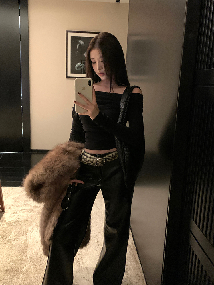 Black PU Leather Straight-Leg Pants for Women - Slimming Casual Style for Autumn Winter, Versatile High-End Look Black PU Leather Straight-Leg Pants for Women - Slimming Casual Style for Autumn Winter, Versatile High-End Look