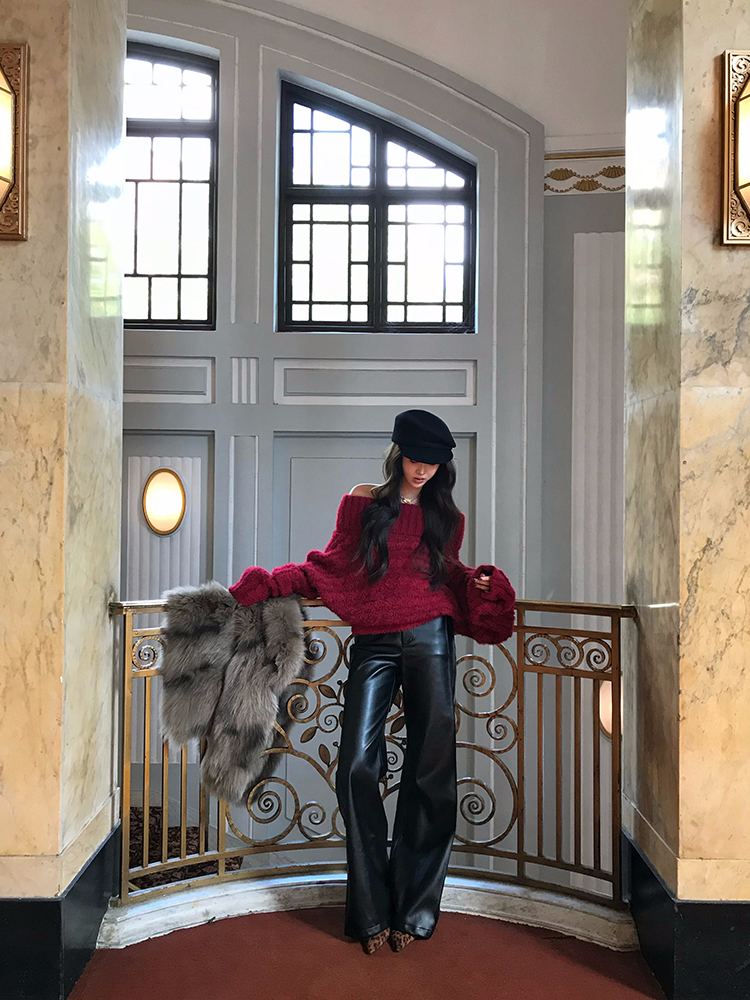 Black PU Leather Straight-Leg Pants for Women - Slimming Casual Style for Autumn Winter, Versatile High-End Look