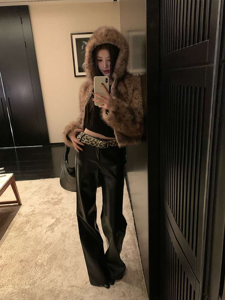 Black PU Leather Straight-Leg Pants for Women - Slimming Casual Style for Autumn Winter, Versatile High-End Look