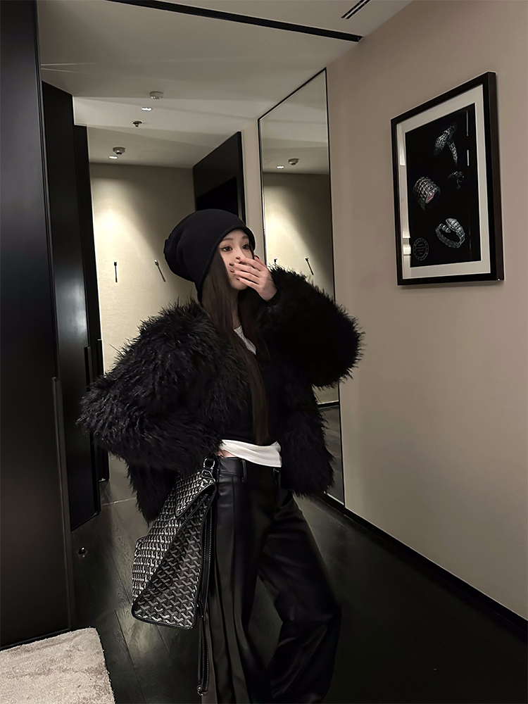 Black PU Leather Straight-Leg Pants for Women - Slimming Casual Style for Autumn Winter, Versatile High-End Look Black PU Leather Straight-Leg Pants for Women - Slimming Casual Style for Autumn Winter, Versatile High-End Look