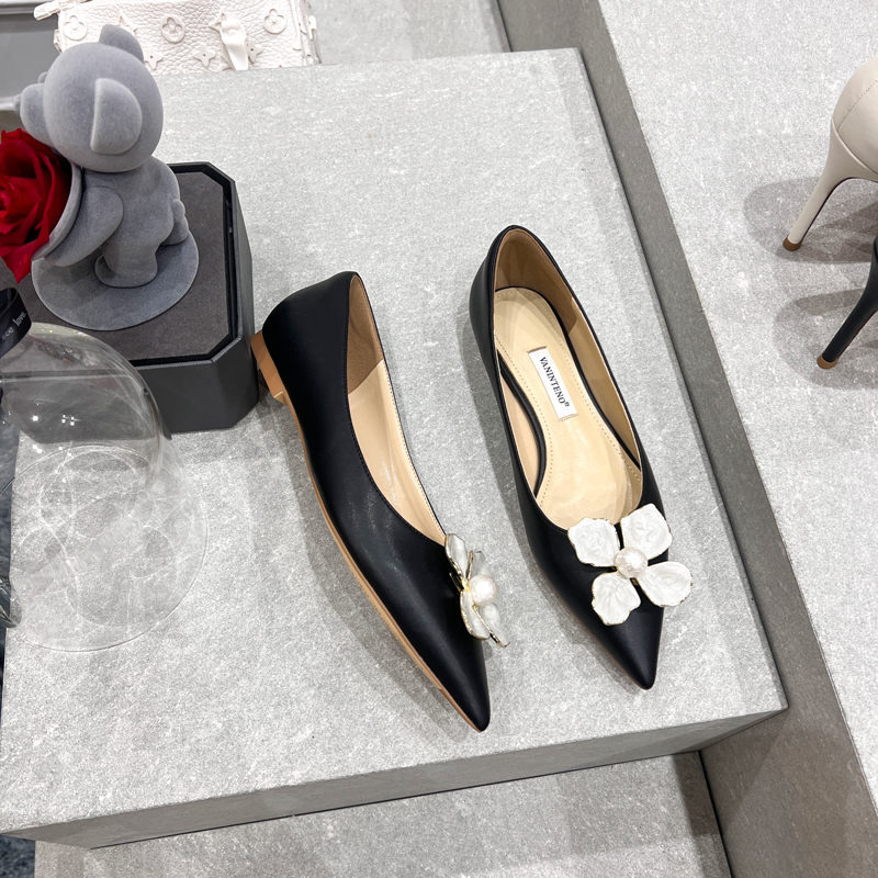 Black Slip-On Pointed Toe Pearl Flower Buckle Flat Shoes for Women - Elegant Shallow Mouth Party Footwear Black Slip-On Pointed Toe Pearl Flower Buckle Flat Shoes for Women - Elegant Shallow Mouth Party Footwear