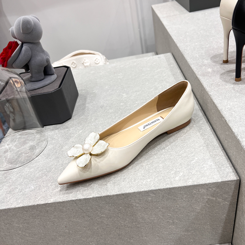 Black Slip-On Pointed Toe Pearl Flower Buckle Flat Shoes for Women - Elegant Shallow Mouth Party Footwear