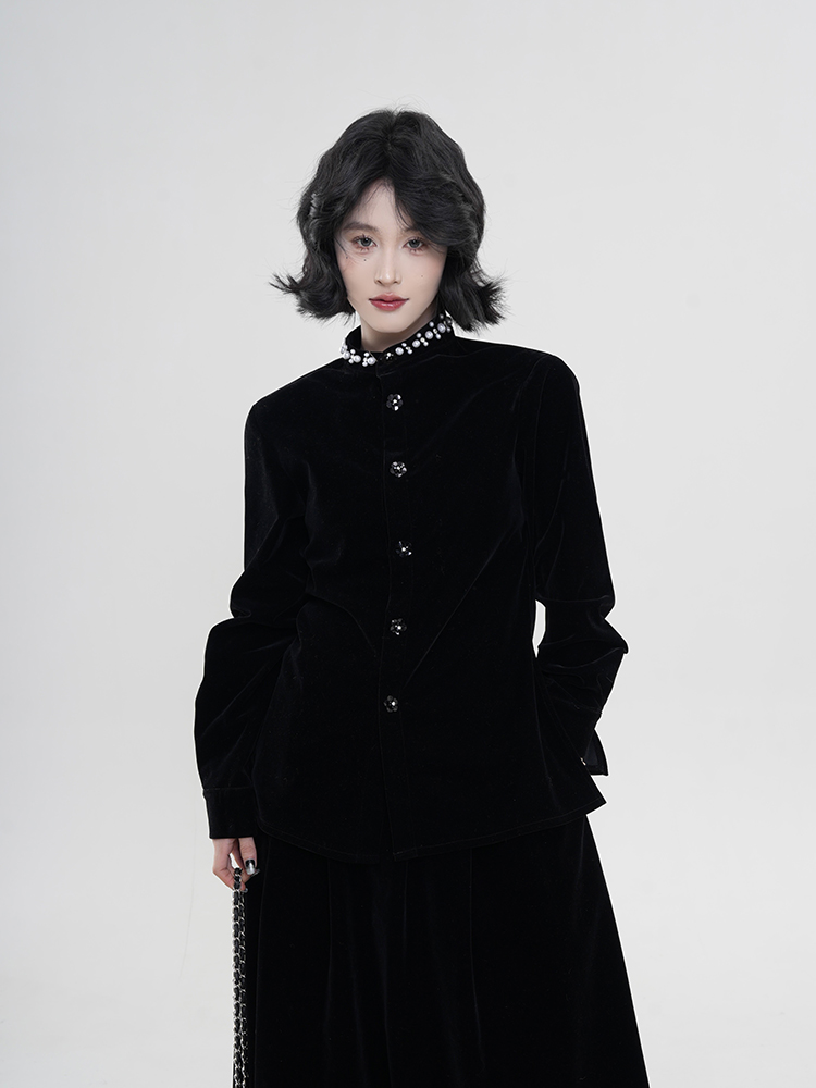 Black Velvet Round Neck Fleece Coat for Women - Korean Style High-End Loose Long Sleeve Winter Top Black Velvet Round Neck Fleece Coat for Women - Korean Style High-End Loose Long Sleeve Winter Top