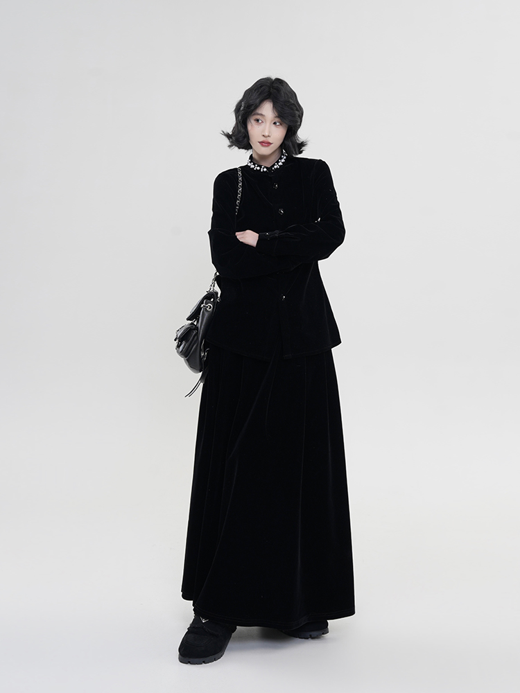 Black Velvet Round Neck Fleece Coat for Women - Korean Style High-End Loose Long Sleeve Winter Top Black Velvet Round Neck Fleece Coat for Women - Korean Style High-End Loose Long Sleeve Winter Top