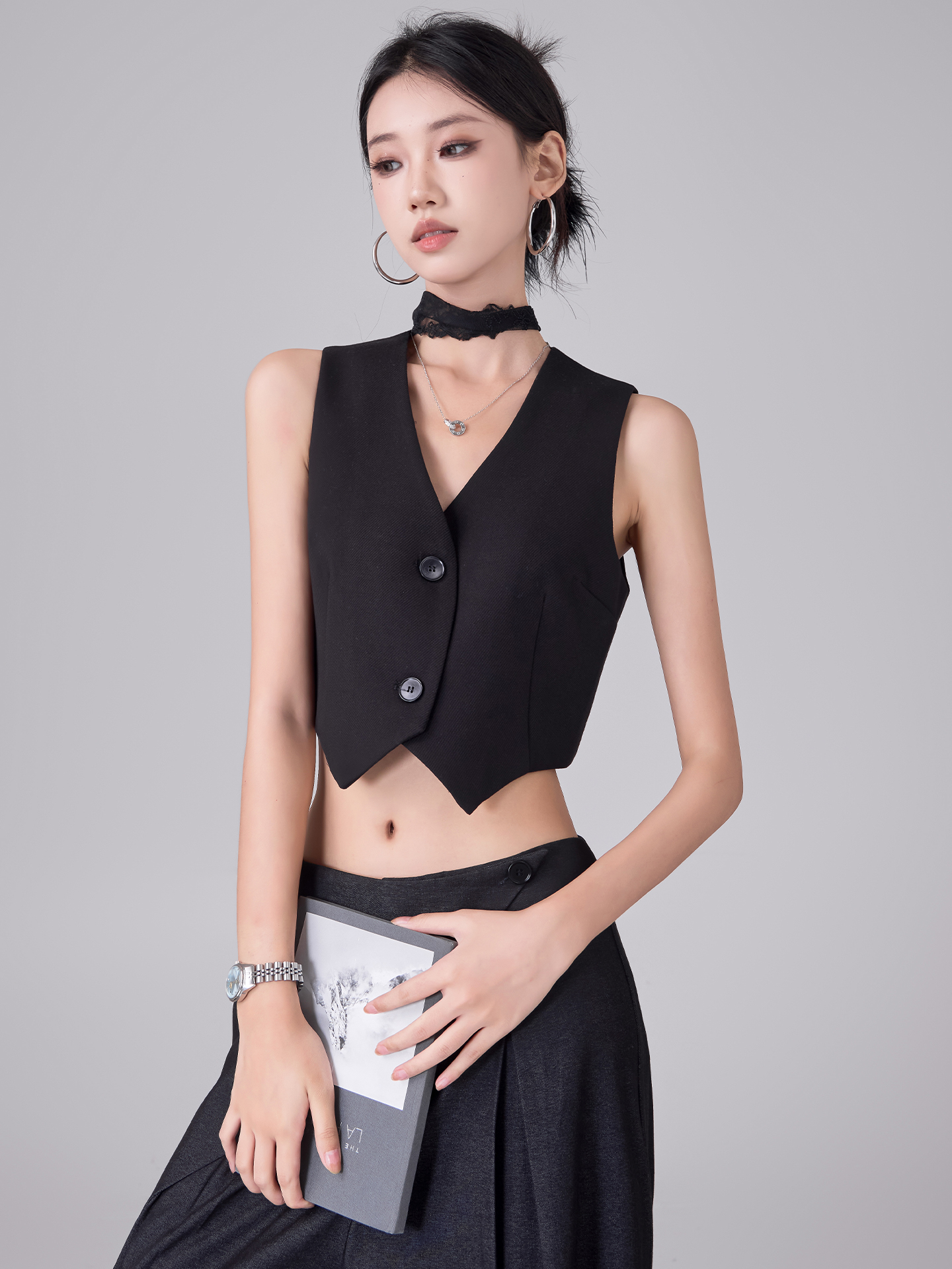 Black Vintage Style V-Neck Vest for Women - Summer Short Sleeveless Casual Top, Y2K Inspired Fashion Black Vintage Style V-Neck Vest for Women - Summer Short Sleeveless Casual Top, Y2K Inspired Fashion