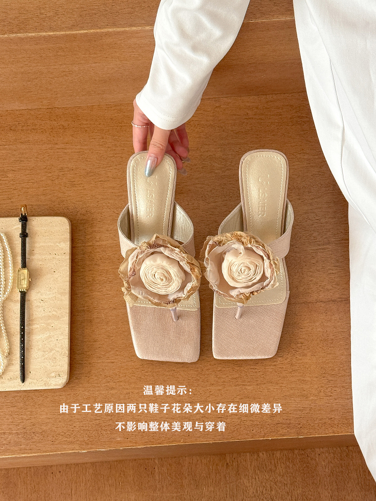 Blooming Roses Square-Toe Flower Sandals for Women - New Summer 2025 High Heels, Floral Design, Trendy Fashion Footwear Blooming Roses Square-Toe Flower Sandals for Women - New Summer 2025 High Heels, Floral Design, Trendy Fashion Footwear