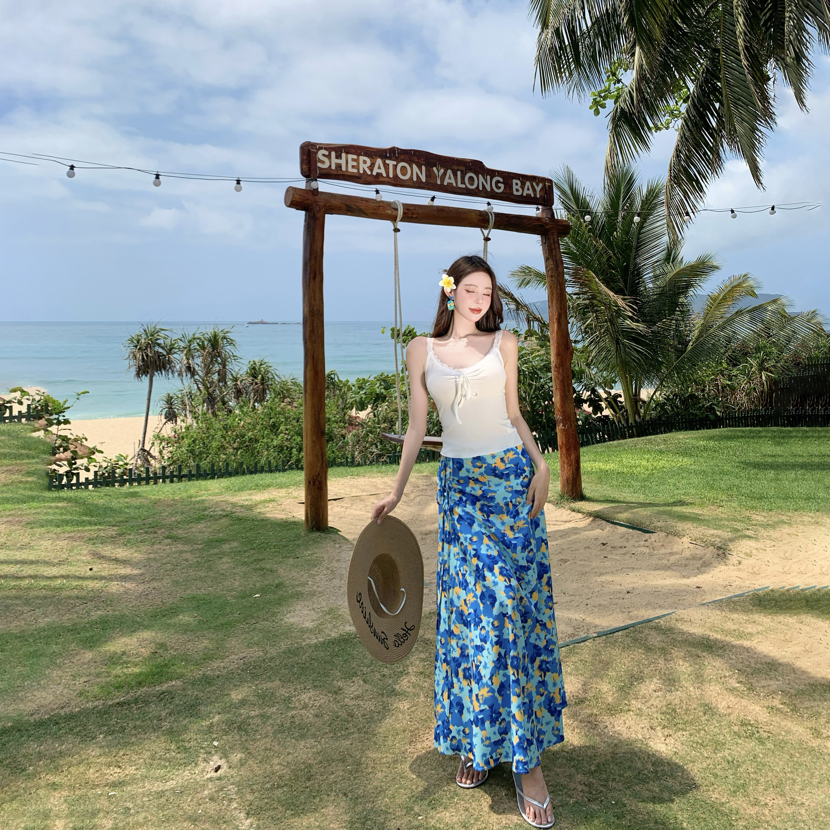 Blue Floral A-Line Skirt and Lace Camisole Two-Piece Set for Women's French Seaside Vacation Style Blue Floral A-Line Skirt and Lace Camisole Two-Piece Set for Women's French Seaside Vacation Style