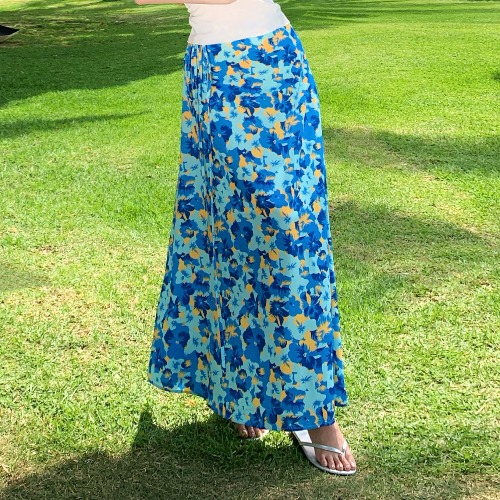 Blue Floral A-Line Skirt and Lace Camisole Two-Piece Set for Women's French Seaside Vacation Style Blue Floral A-Line Skirt and Lace Camisole Two-Piece Set for Women's French Seaside Vacation Style