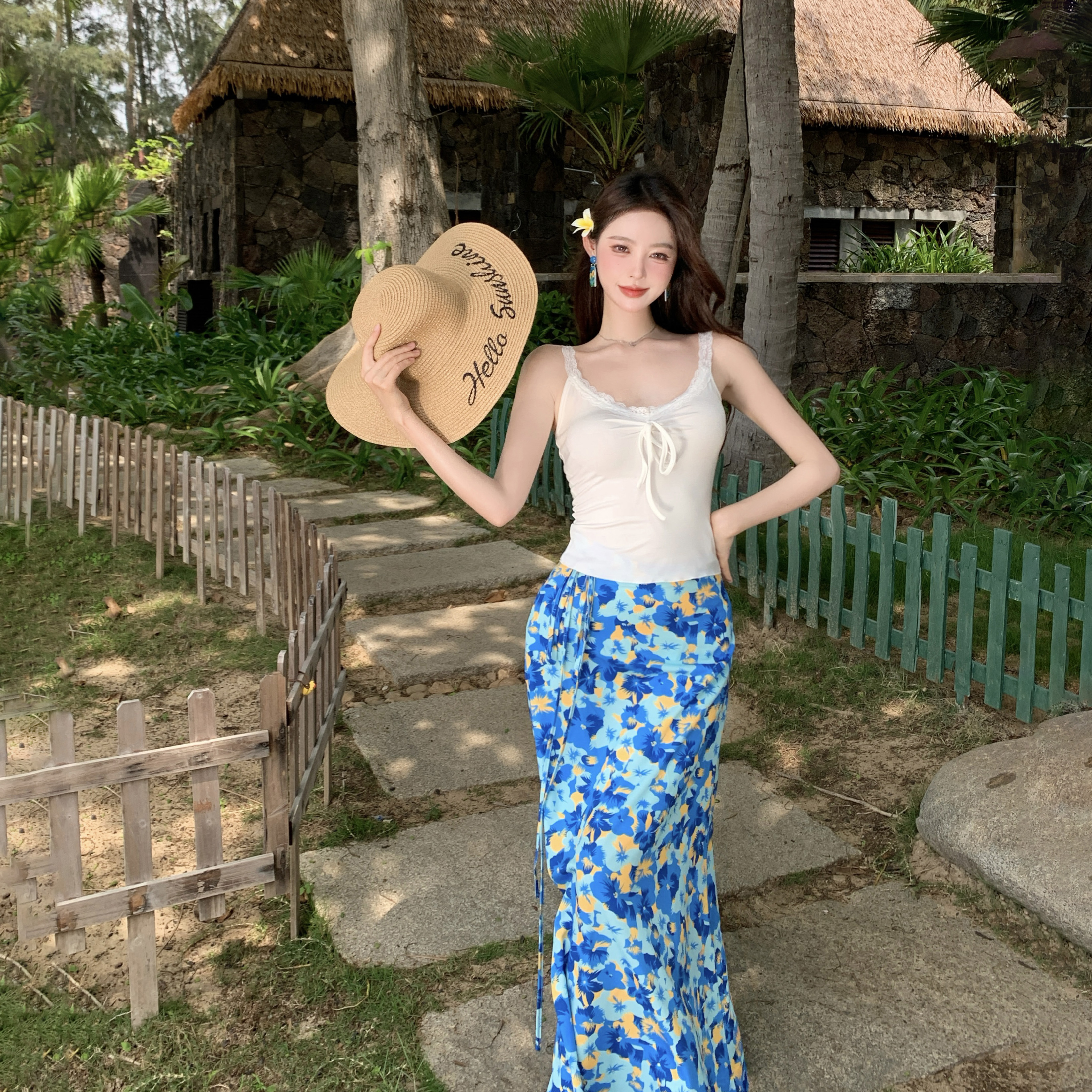 Blue Floral A-Line Skirt and Lace Camisole Two-Piece Set for Women's French Seaside Vacation Style