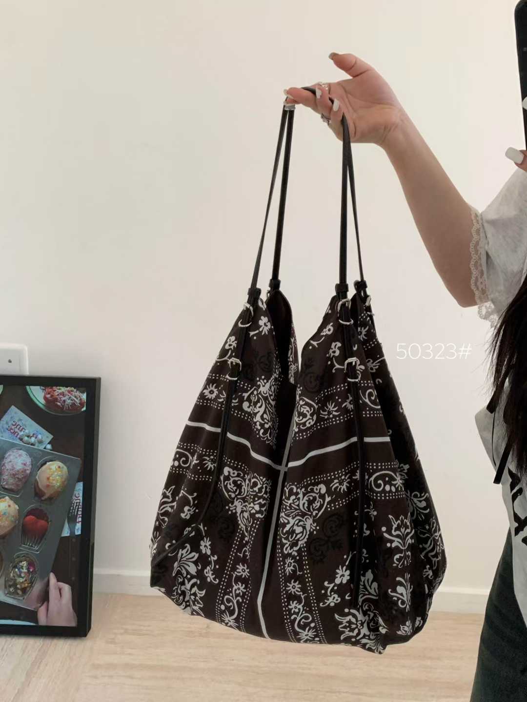 Bohemian Style Printed Tote Bag - Versatile Large Capacity Shoulder Bag for Vacation and Everyday Use