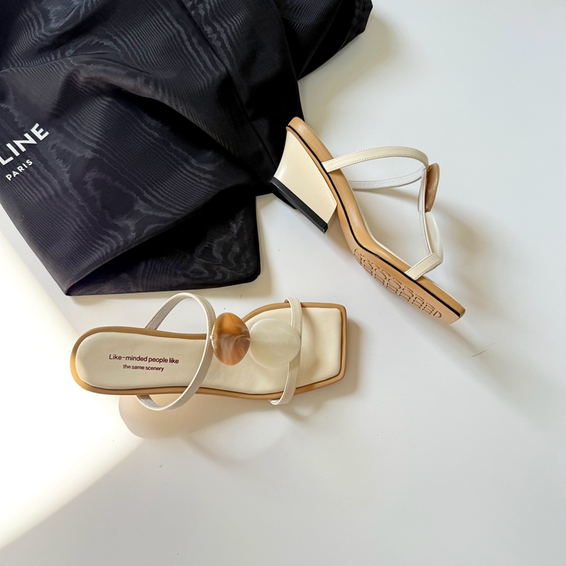 Bohemian Women's Slip-On Chunky Heel Sandals for Summer Vacation – Stylish and Elegant Footwear for Dresses Bohemian Women's Slip-On Chunky Heel Sandals for Summer Vacation – Stylish and Elegant Footwear for Dresses