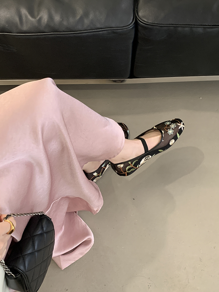 Breathable Mesh Mary Jane Shoes for Women - Golden Chinese-Style Bow Ballet Flats, Perfect for Early Spring Fashion Breathable Mesh Mary Jane Shoes for Women - Golden Chinese-Style Bow Ballet Flats, Perfect for Early Spring Fashion