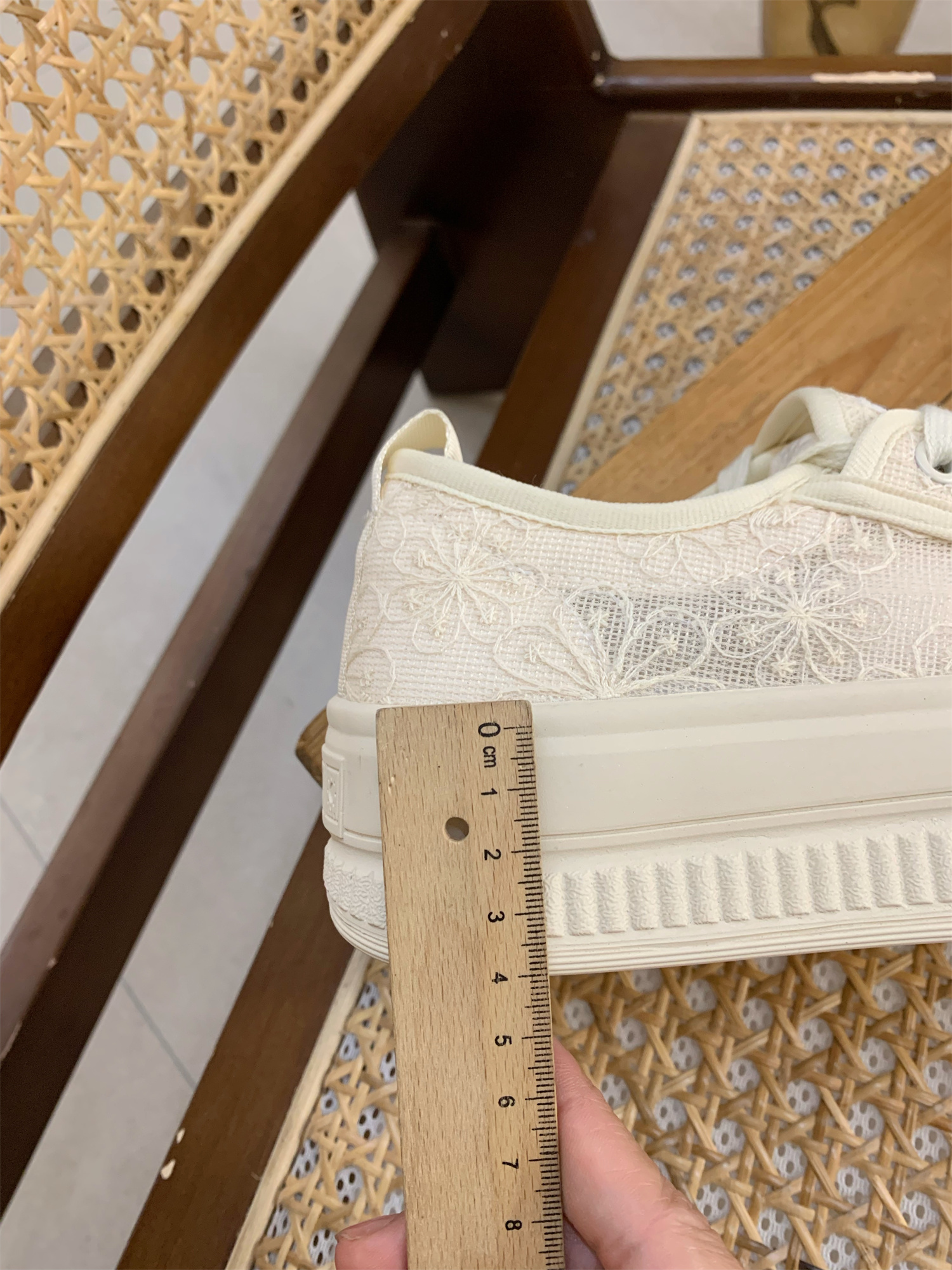 Breathable White Mesh Lace-Up Shoes for Women - Summer 2025 Thick-Soled Biscuit Style for Skirts and Casual Outfits Breathable White Mesh Lace-Up Shoes for Women - Summer 2025 Thick-Soled Biscuit Style for Skirts and Casual Outfits