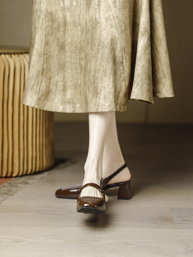 Brown Backless Closed-Toe Mid-Heel Chunky Sandals for Women - Retro French Style Summer 2025 Heels Brown Backless Closed-Toe Mid-Heel Chunky Sandals for Women - Retro French Style Summer 2025 Heels