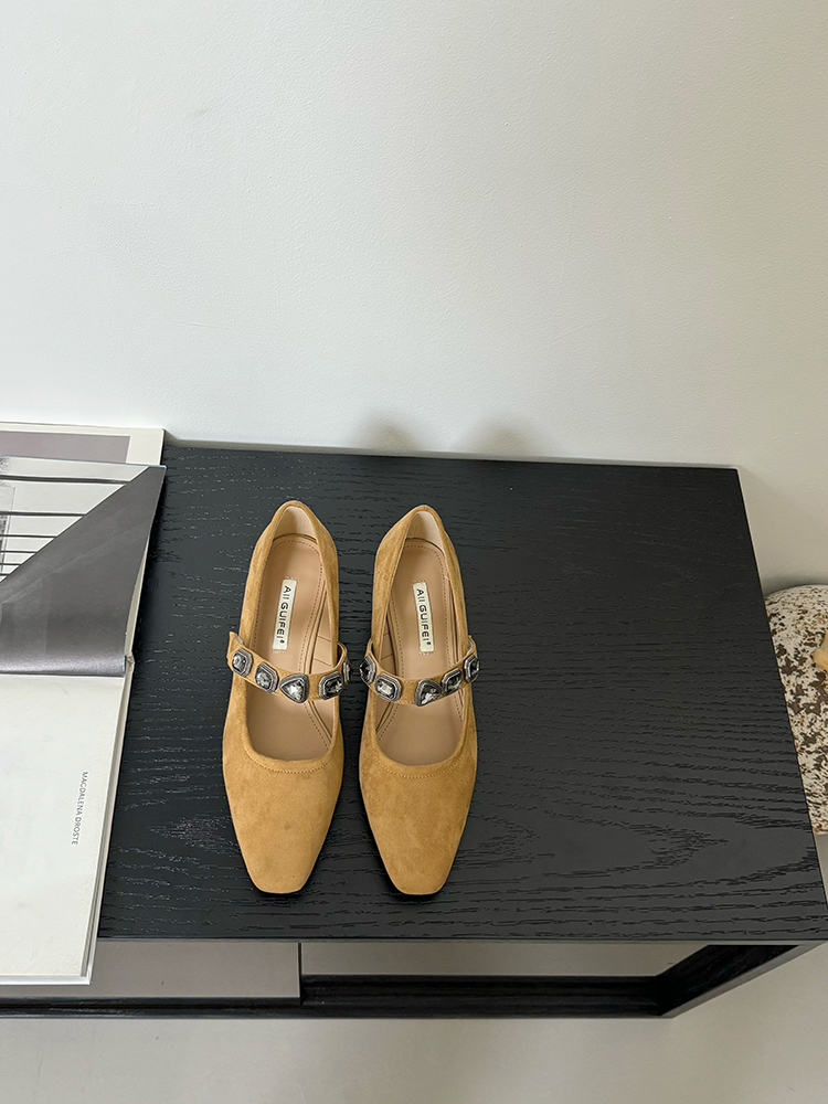 Brown Vintage Mary Jane High Heels with Chunky Heel and One-Strap Design, Stylish Shallow Mouth Flats for Spring 2025 Fashion