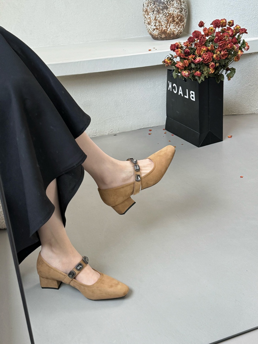 Brown Vintage Mary Jane High Heels with Chunky Heel and One-Strap Design, Stylish Shallow Mouth Flats for Spring 2025 Fashion Brown Vintage Mary Jane High Heels with Chunky Heel and One-Strap Design, Stylish Shallow Mouth Flats for Spring 2025 Fashion